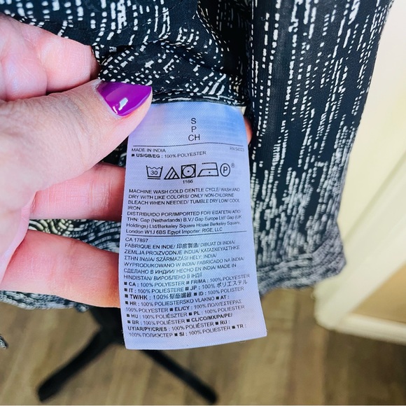 Banana Republic Top Blouse Small Long Sleeve Black White Classic Contemporary - Picture 6 of 8